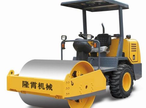 點擊查看詳細信息<br>標(biāo)題：3.5噸的壓路機，型號是LXYI62C 閱讀次數(shù)：2899